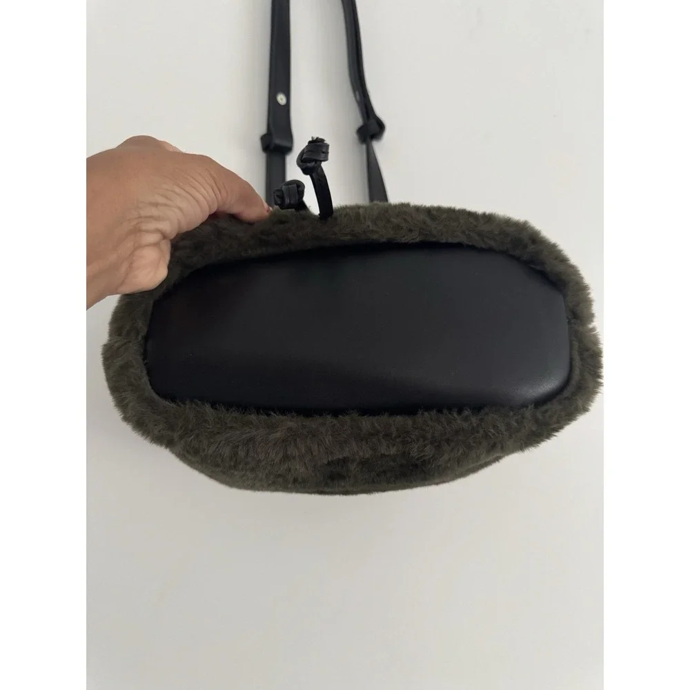House of‎ Harlow 1960 Faux Fur Bucket Crossbody Purse Bag